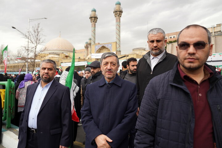 حضور سید پرویز فتاح رئیس ستاد اجرایی فرمان امام در راهپیمایی چهل‌وهفتمین سالگرد پیروزی انقلاب اسلامی