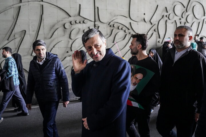 حضور سید پرویز فتاح رئیس ستاد اجرایی فرمان امام در راهپیمایی چهل‌وهفتمین سالگرد پیروزی انقلاب اسلامی