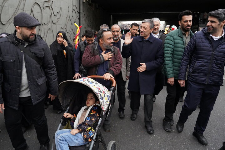 حضور سید پرویز فتاح رئیس ستاد اجرایی فرمان امام در راهپیمایی چهل‌وهفتمین سالگرد پیروزی انقلاب اسلامی
