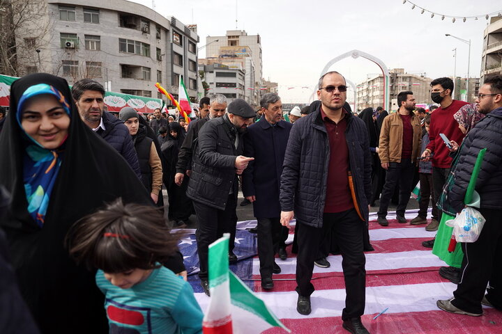 حضور سید پرویز فتاح رئیس ستاد اجرایی فرمان امام در راهپیمایی چهل‌وهفتمین سالگرد پیروزی انقلاب اسلامی
