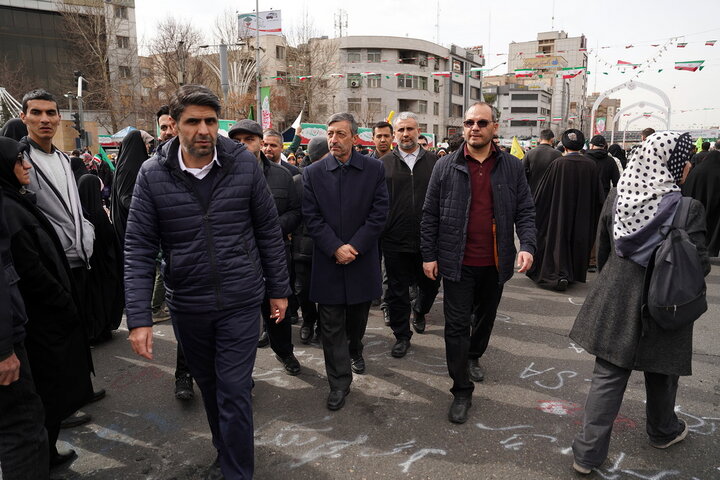 حضور سید پرویز فتاح رئیس ستاد اجرایی فرمان امام در راهپیمایی چهل‌وهفتمین سالگرد پیروزی انقلاب اسلامی