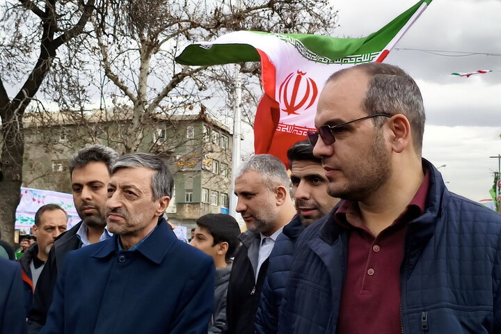 حضور سید پرویز فتاح رئیس ستاد اجرایی فرمان امام در راهپیمایی چهل‌وهفتمین سالگرد پیروزی انقلاب اسلامی